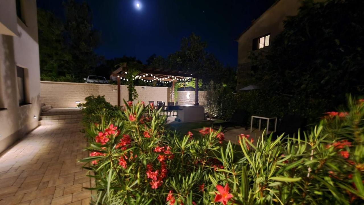 Vila Primorka Apartmani Oleander Šilo Esterno foto