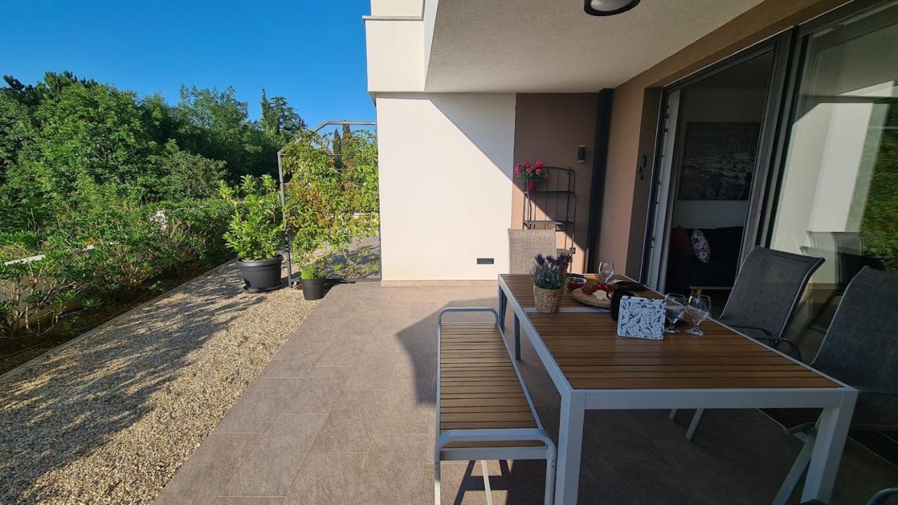 Vila Primorka Apartmani Oleander Šilo Esterno foto