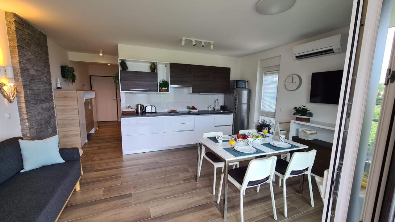 Vila Primorka Apartmani Oleander Šilo Esterno foto