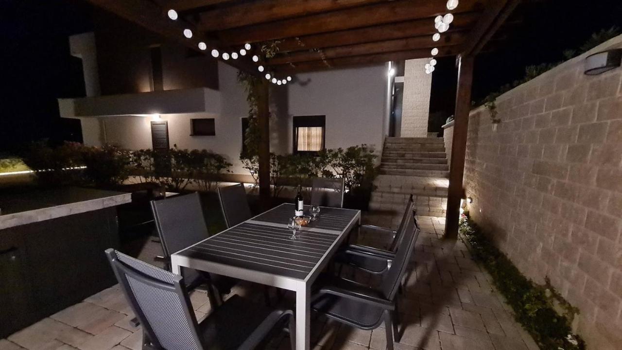Vila Primorka Apartmani Oleander Šilo Esterno foto