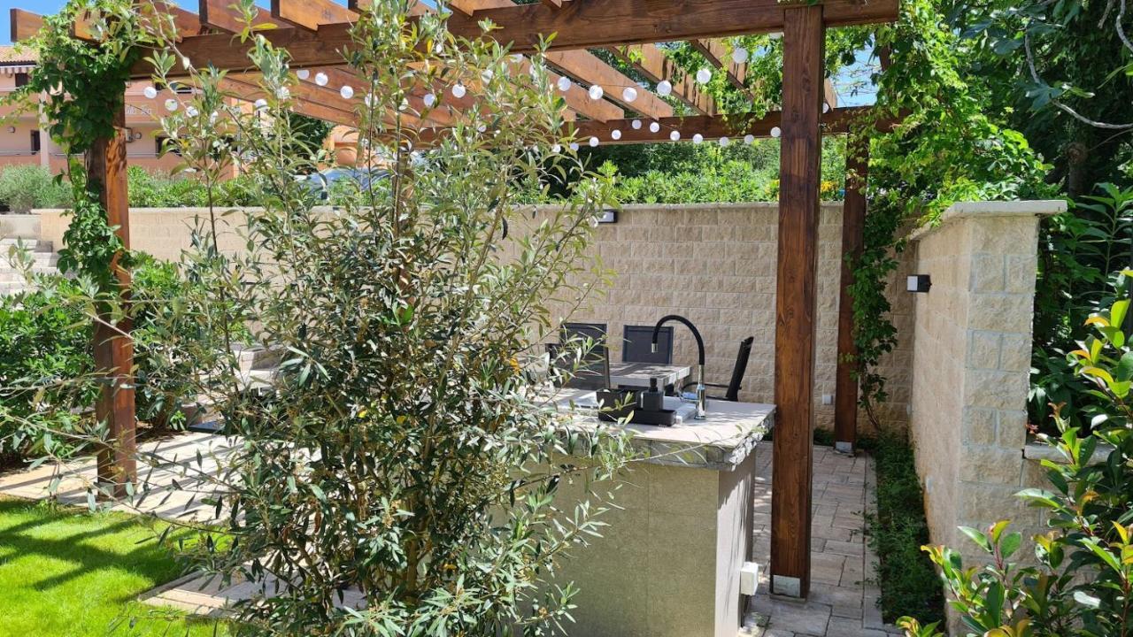 Vila Primorka Apartmani Oleander Šilo Esterno foto